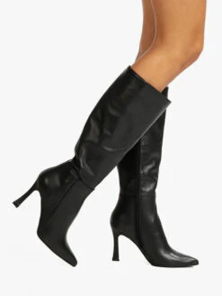 Stivali In Pelle A Punta Con Tacco - Nero