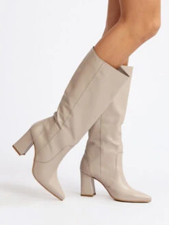 Stivali In Pelle Con Tacco - Taupe