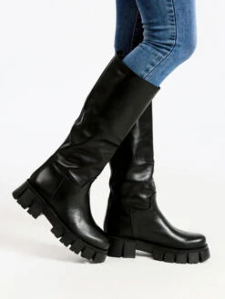 Stivali In Pelle Da Donna Con Suola Carrarmato - Nero