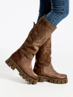 MADE IN ITALY Stivali In Pelle Scamosciata Da Donna Con Suola Carrarmato - Taupe