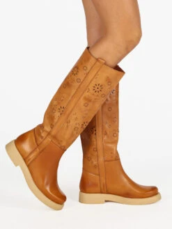 Stivali In Pelle Traforata Donna - Cuoio